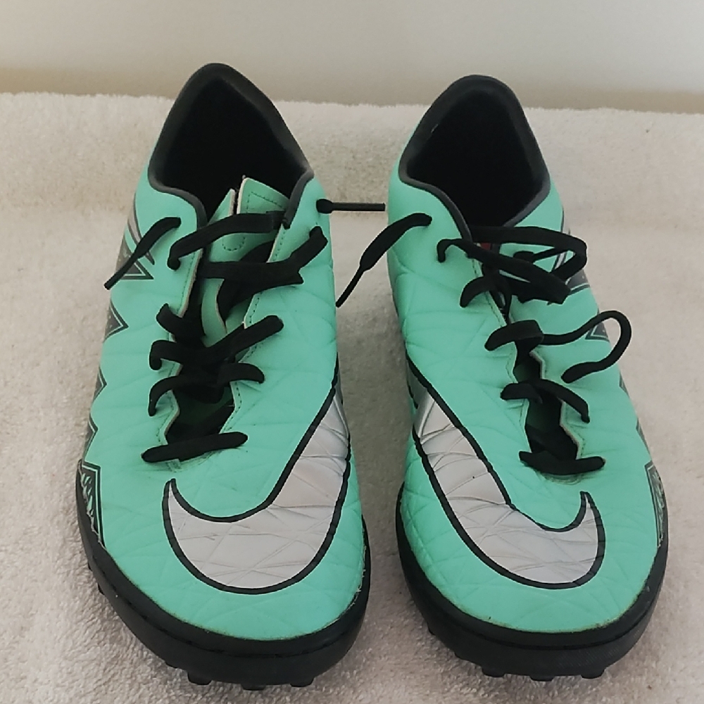 Nike Black and Mint Green Athletic Shoes